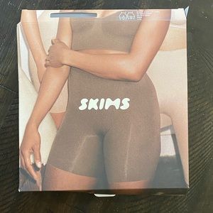 SKIMS Shapewear Sculpt Short NWT